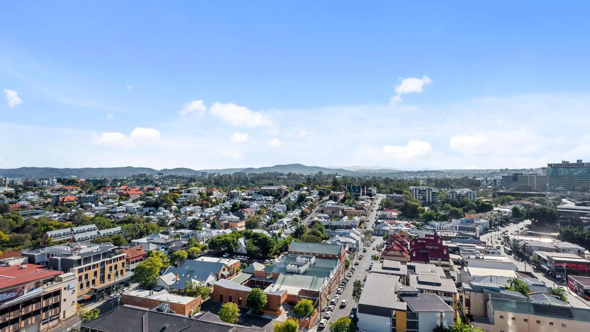 Mountain View Apt With Infinity Pool, Gym And Car Park Brisbane